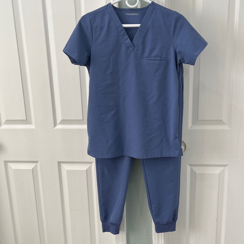 Mandala Periwinkle Scrub Set. 1pocket Scrub top and Joggers